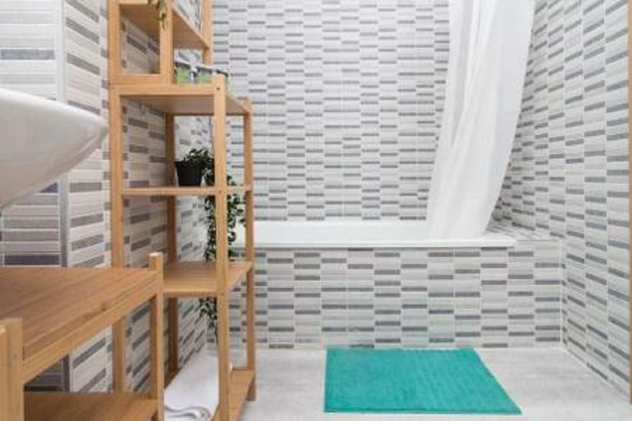 Family Patio&swimming Pool In Center Apartment *