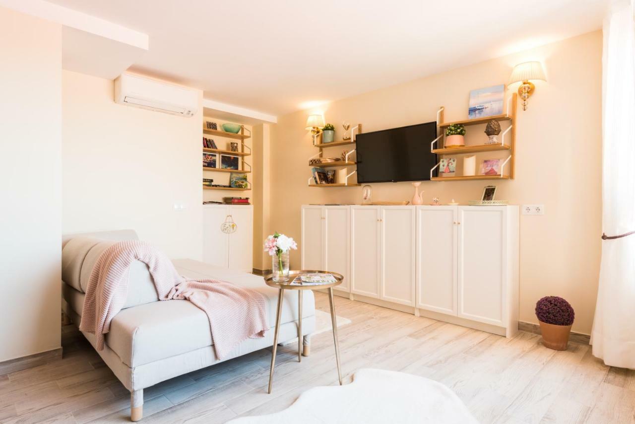 Apartment Centre With Parking *