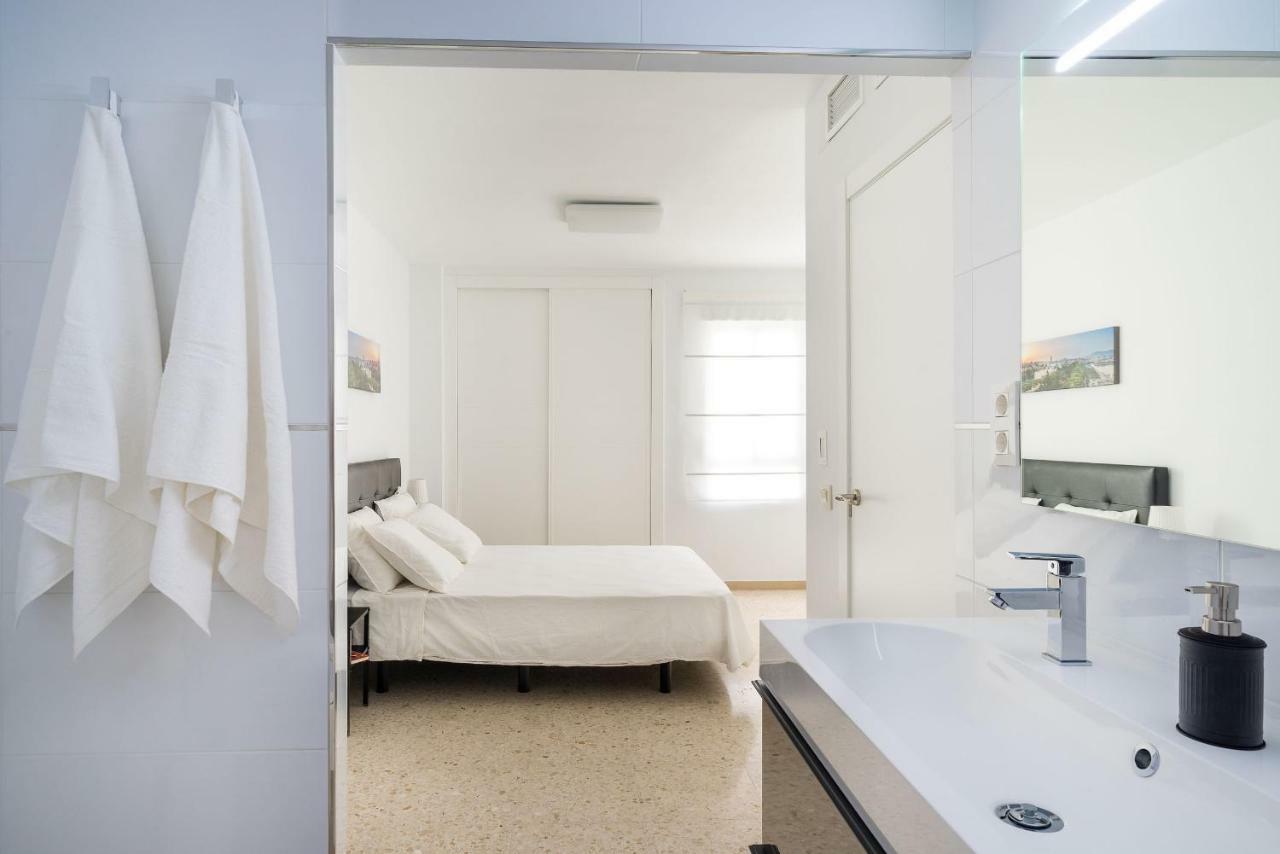 Arcos Infostays - Free Parking Apartment Malaga