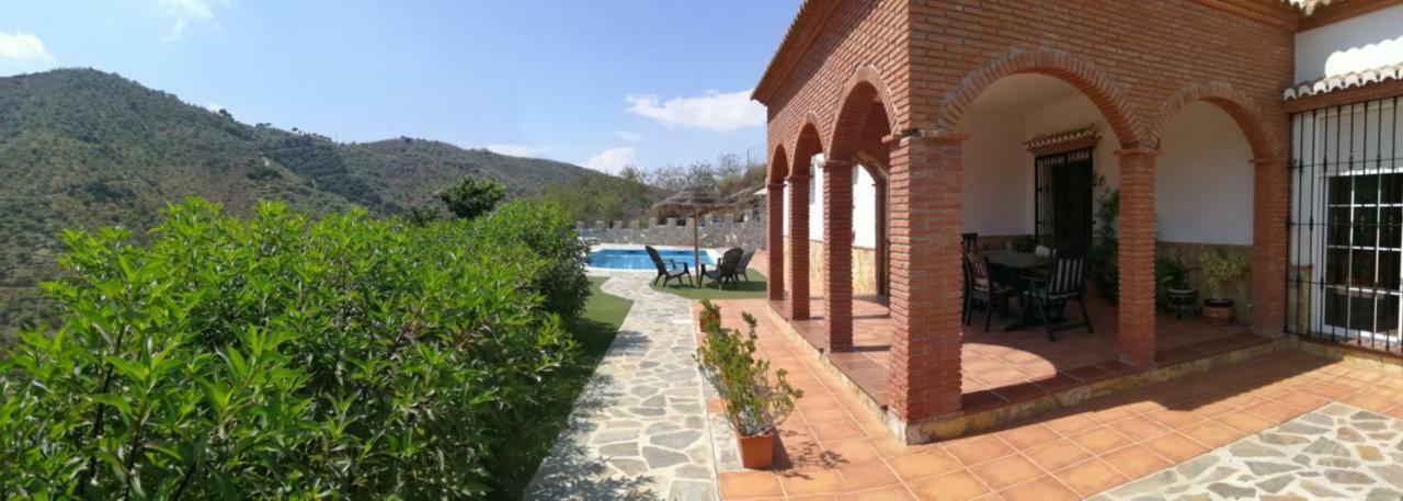 Yasleni Villa