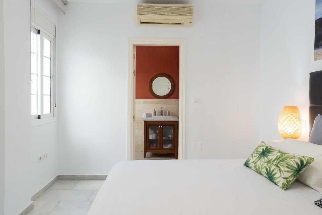 Ml2c-quiet Oasis In Malaga's Heart *