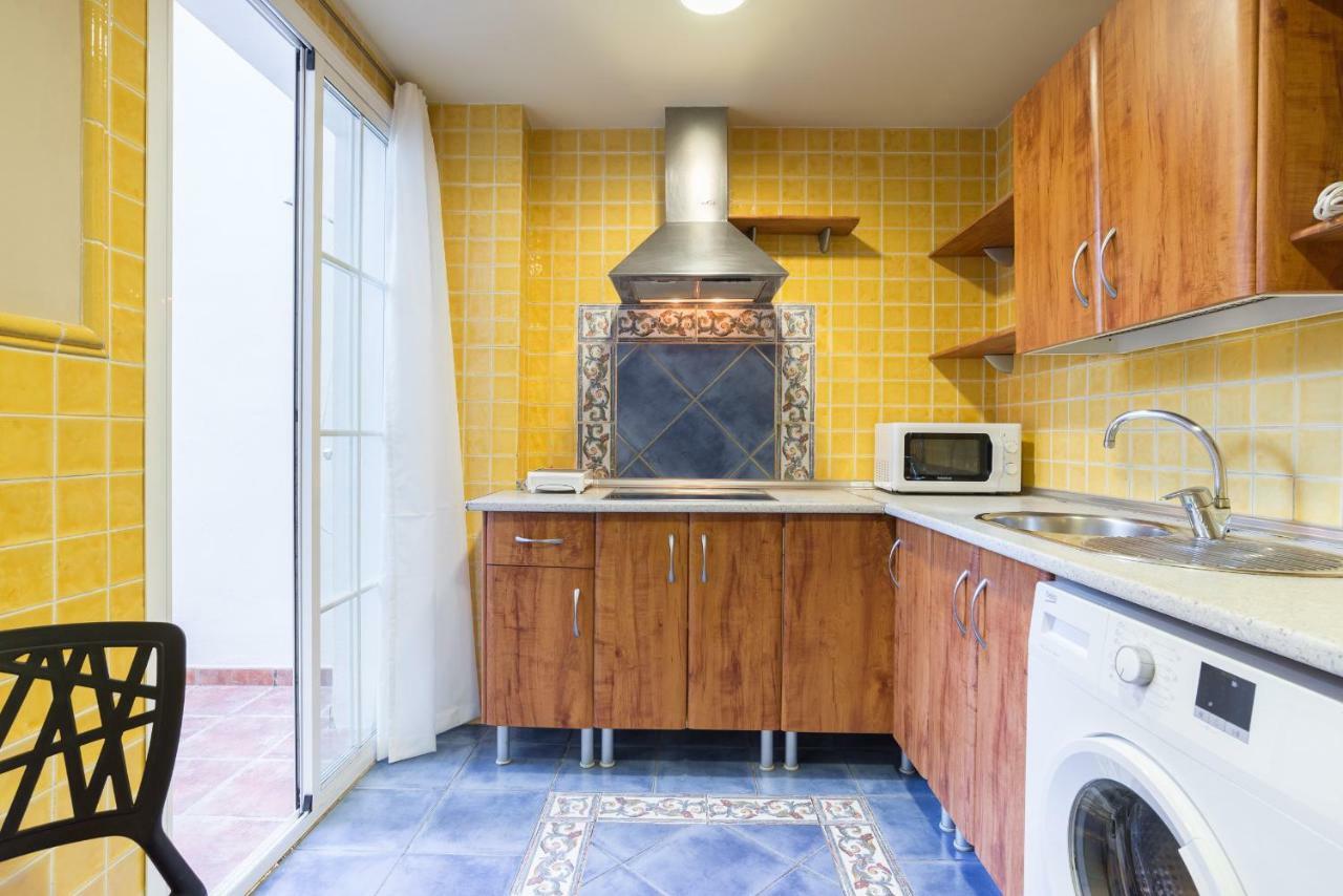 Gr0-quiet Apartment, Private Backyard, Walk To Old Town *