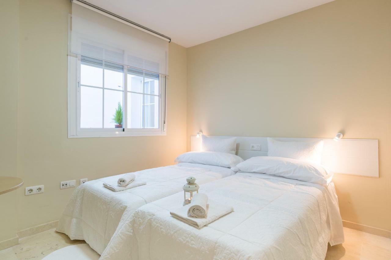 Apartment Gr0-quiet Apartment, Private Backyard, Walk To Old Town