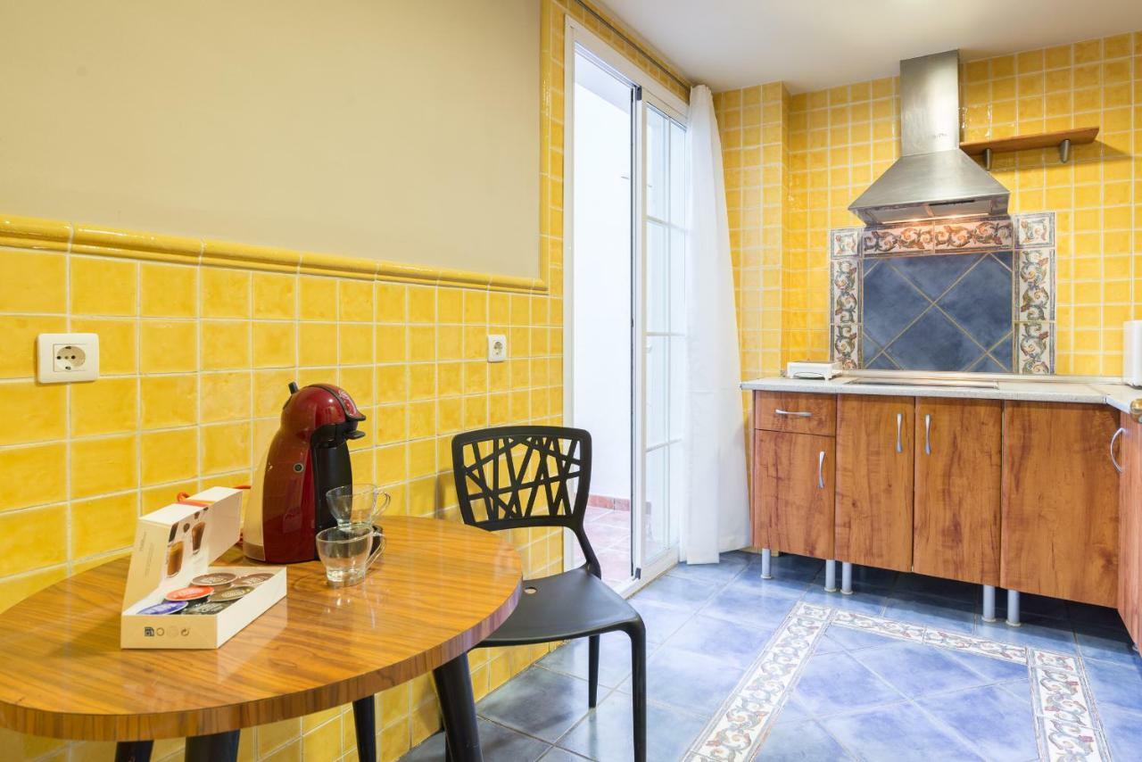Apartment Gr0-quiet Apartment, Private Backyard, Walk To Old Town