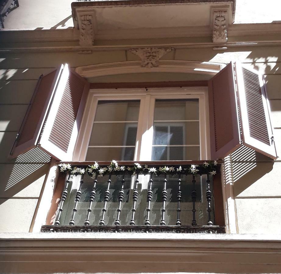 Apartment & Away In The Heart Of Historical Town Of *