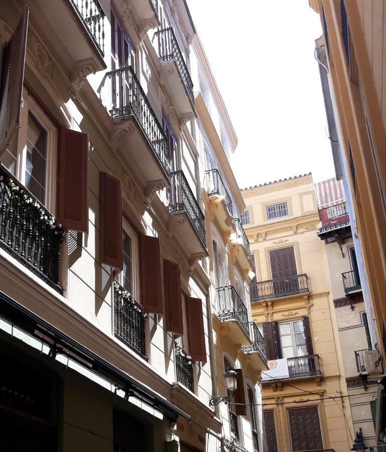 Apartment & Away In The Heart Of Historical Town Of