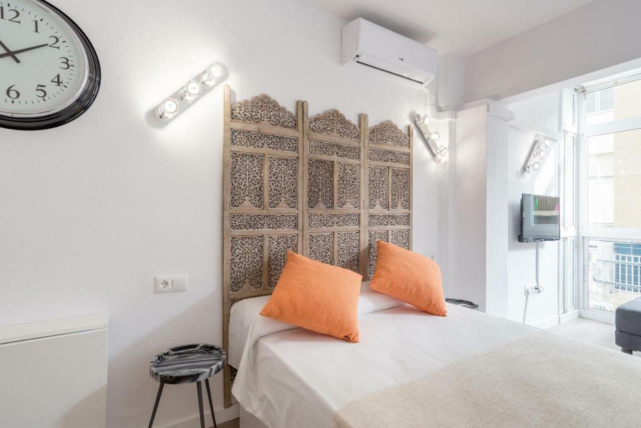 Mp2-bright Beachfront Studio Walk To Old Town Malaga