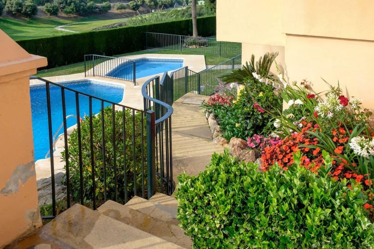 Modern And Stylish Seeview And Golfview Apartment Malaga