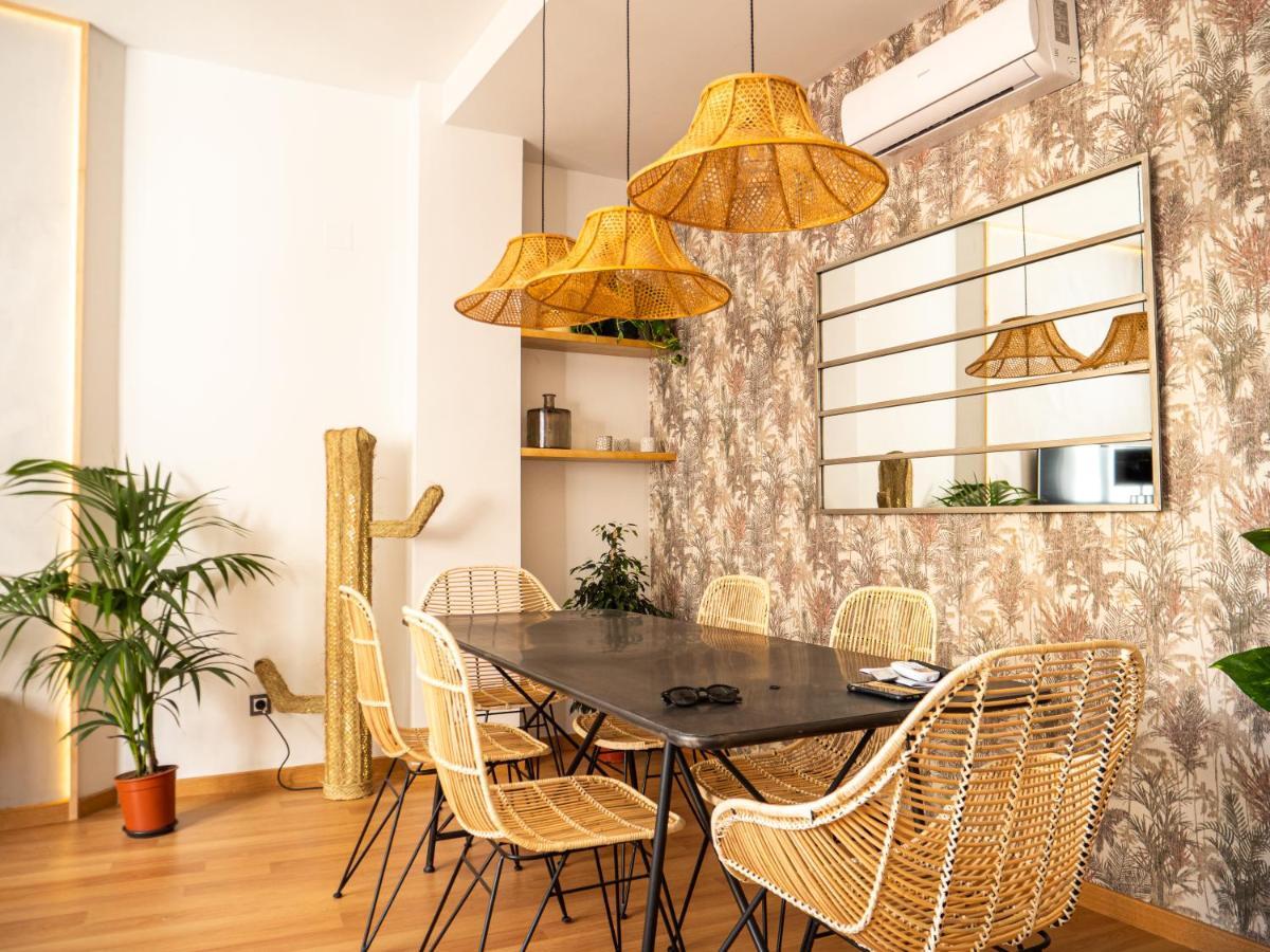 Stylish In The Heart Of With Pool Apartment *