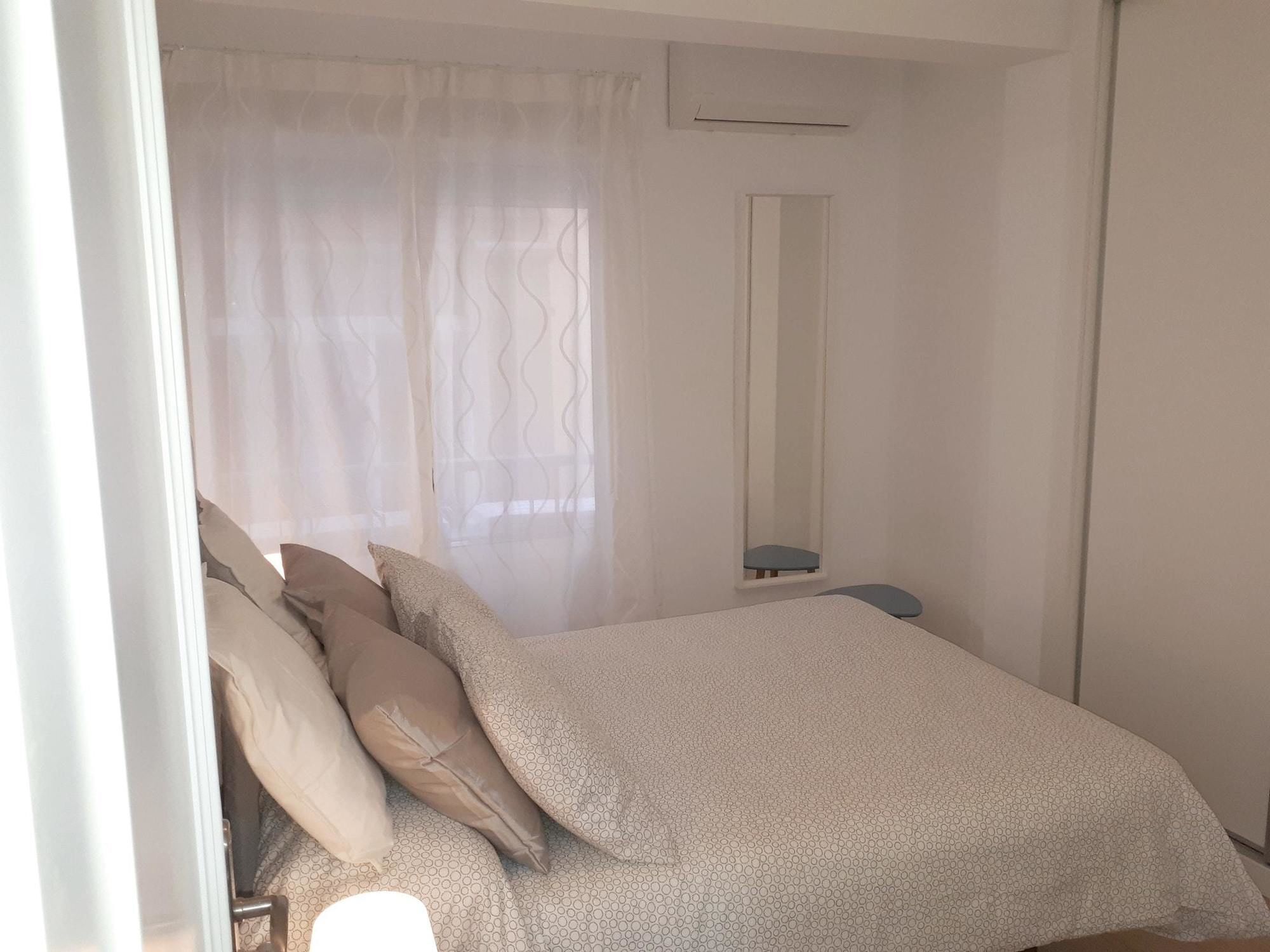 With 3 Bedrooms In Malaga, With Balcony And Wifi - 1 Km From *