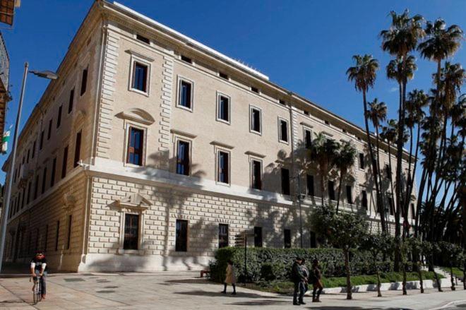 Charming On The - Pool And Parking Apartment Malaga
