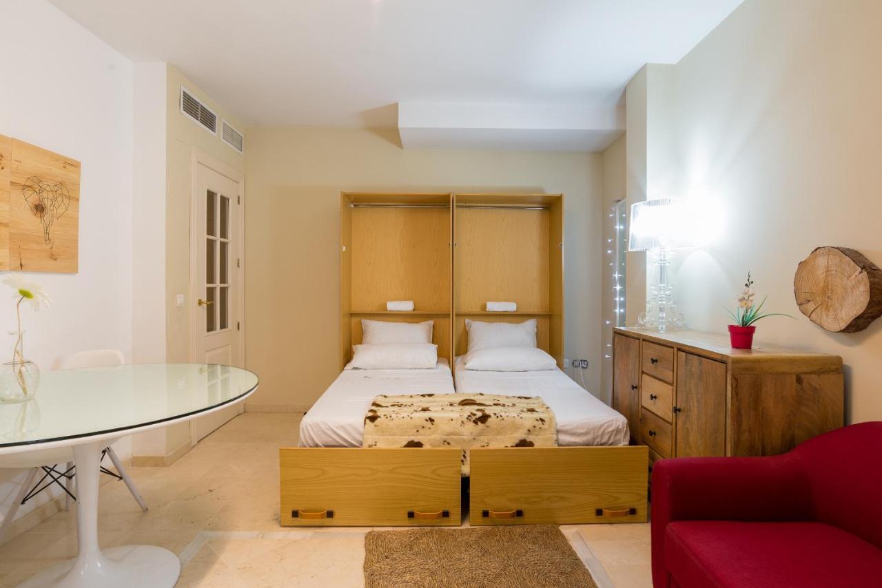 Apartment Gr0-quiet Apartment, Private Backyard, Walk To Old Town Malaga