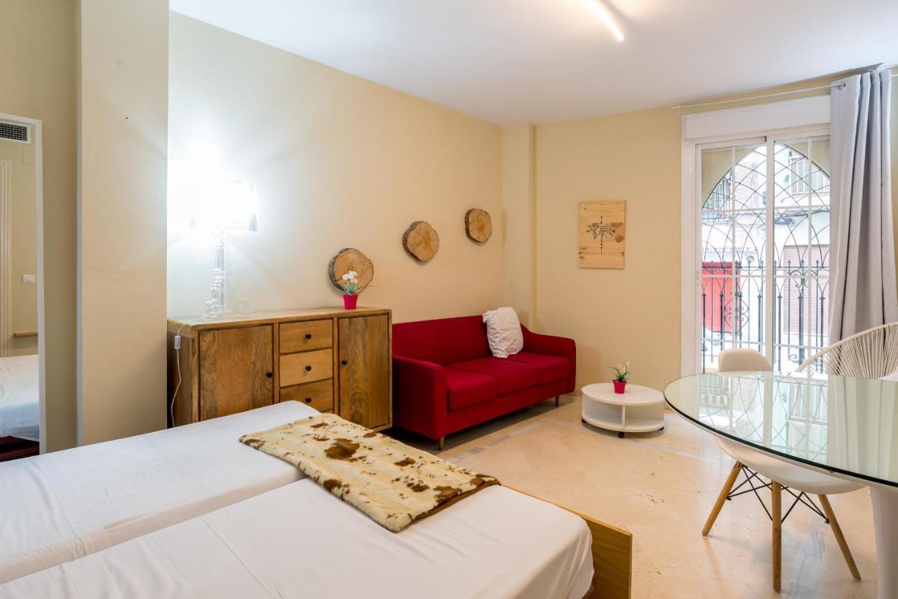 Gr0-quiet Apartment, Private Backyard, Walk To Old Town * Malaga