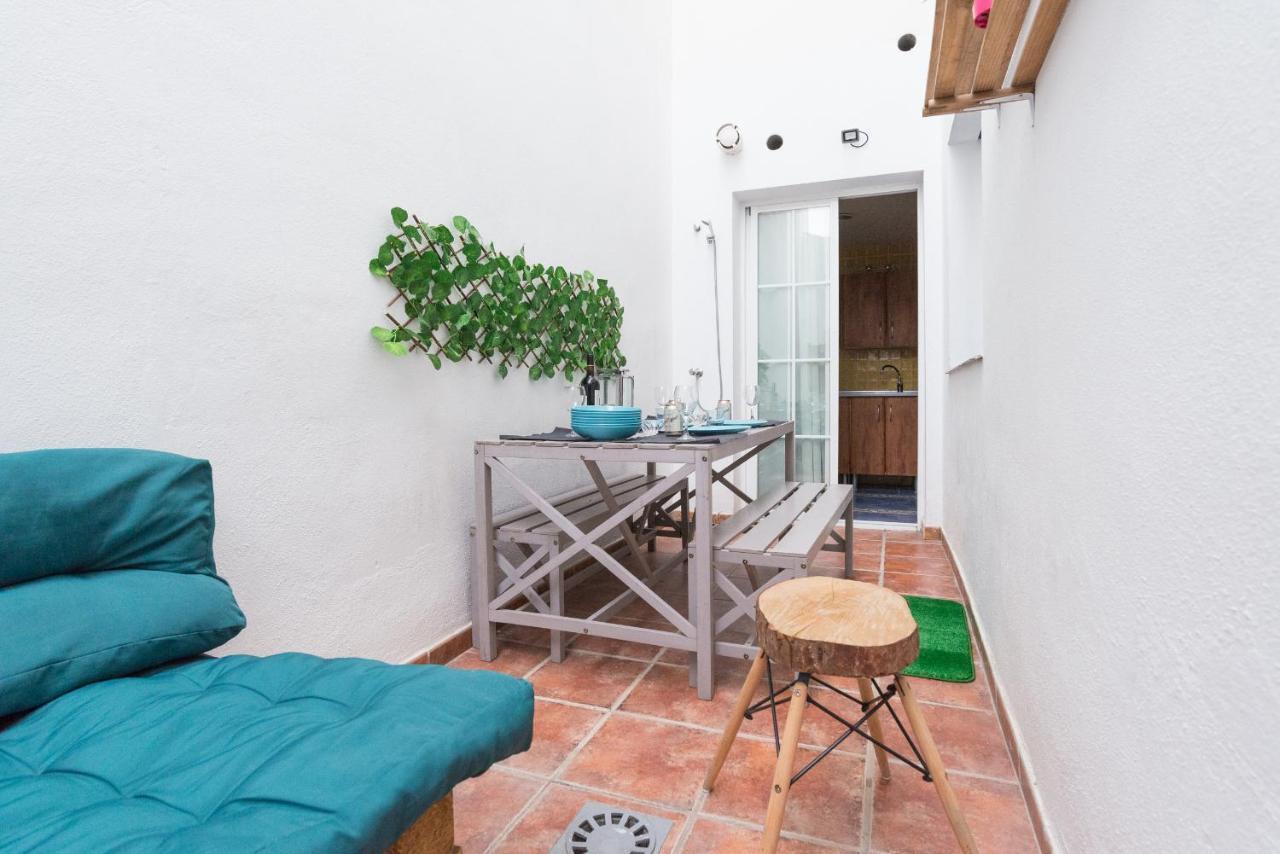 Gr0-quiet Apartment, Private Backyard, Walk To Old Town