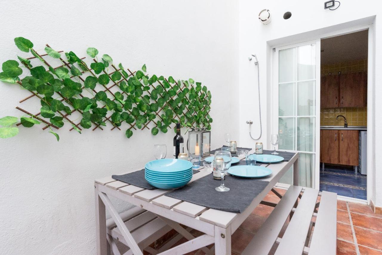 Gr0-quiet Apartment, Private Backyard, Walk To Old Town Apartment Malaga