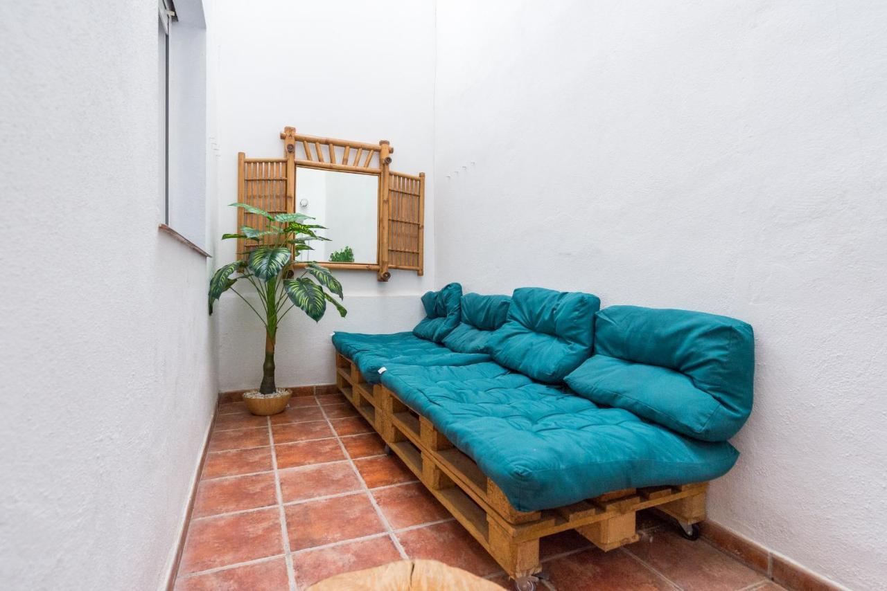 Gr0-quiet Apartment, Private Backyard, Walk To Old Town *