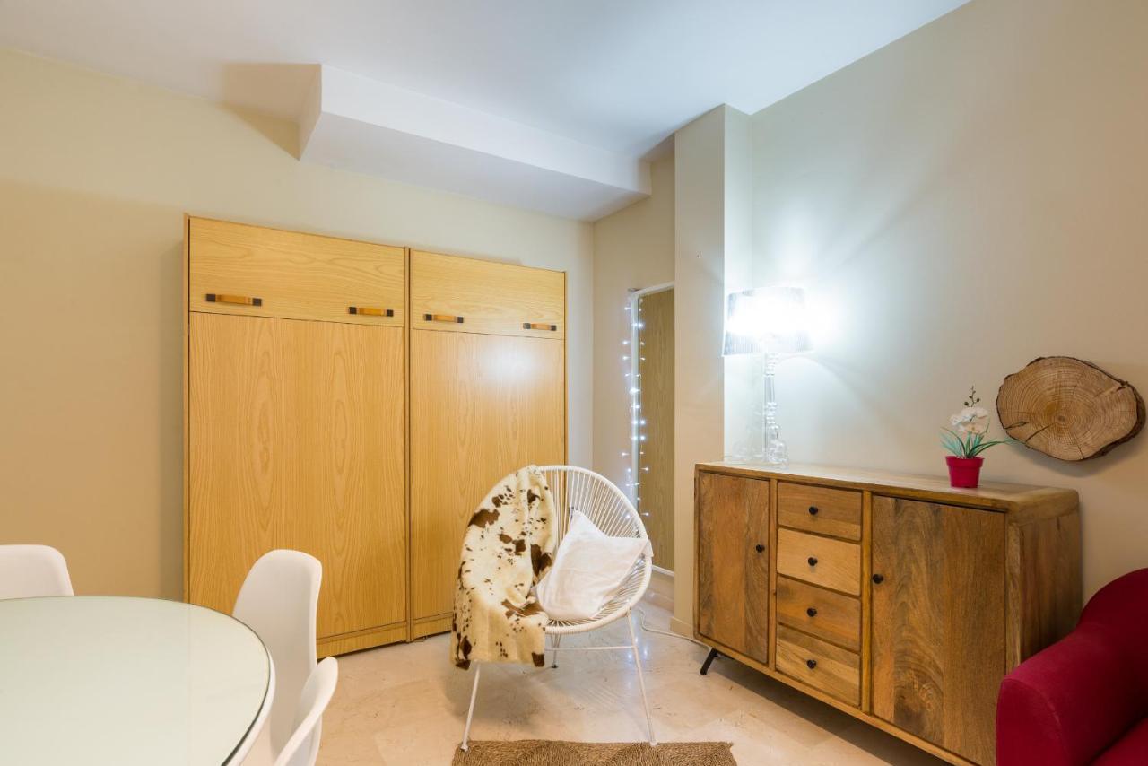 Gr0-quiet Apartment, Private Backyard, Walk To Old Town