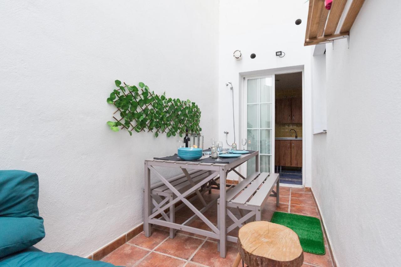 Gr0-quiet Apartment, Private Backyard, Walk To Old Town * Malaga
