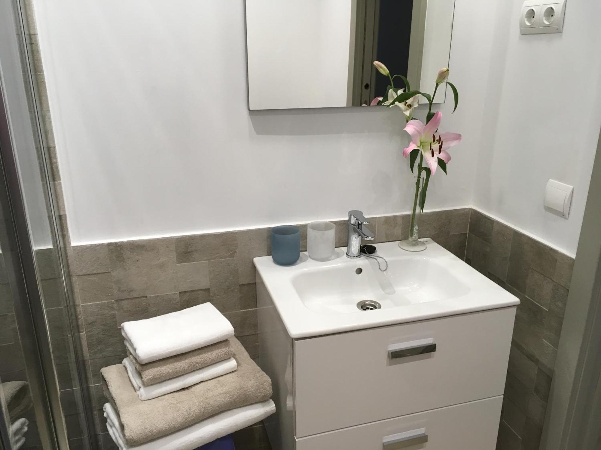 Calle Parras 10, A Light, Spacious Flat In The Centro * Malaga