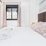 Maba/Private Backyard/Walk To Downtown/Large Smart Tv