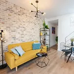 Penthouse With Private Jacuzzi & Rooftop - Center By Rems
