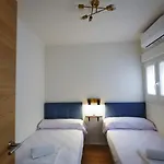 Leo Home- Bright & Centric 3 Bedrooms Apartment With Private Parking Included