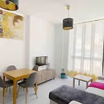 Stylish 2 Bedroom Apartment Next To Lamerced Plaza