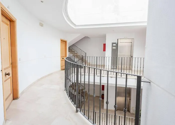 Penthouse With Private Jacuzzi & Rooftop - Center By Rems