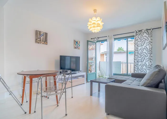 Awesome Apartment In Malaga With Kitchenette