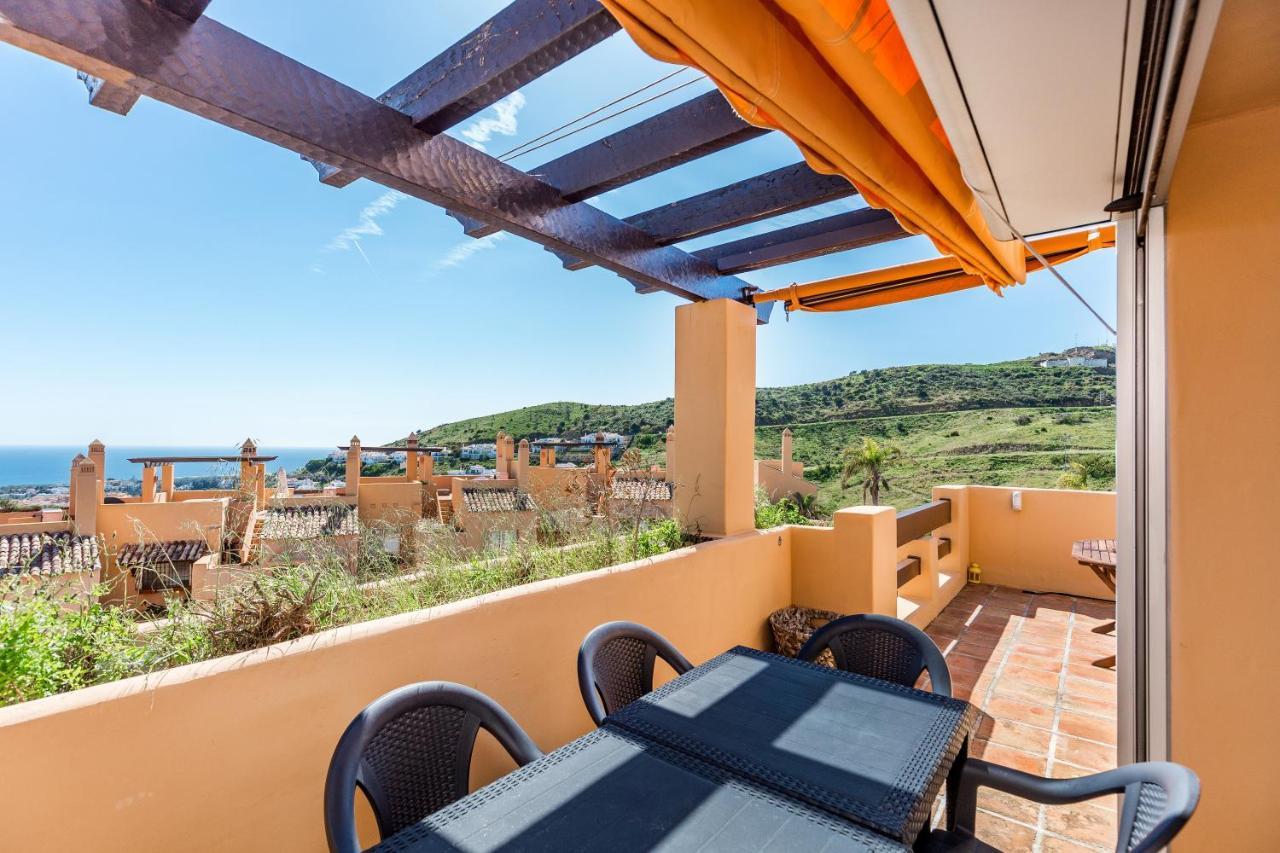 Townhouse With Great Sea Views In Riviera Del Sol Malaga