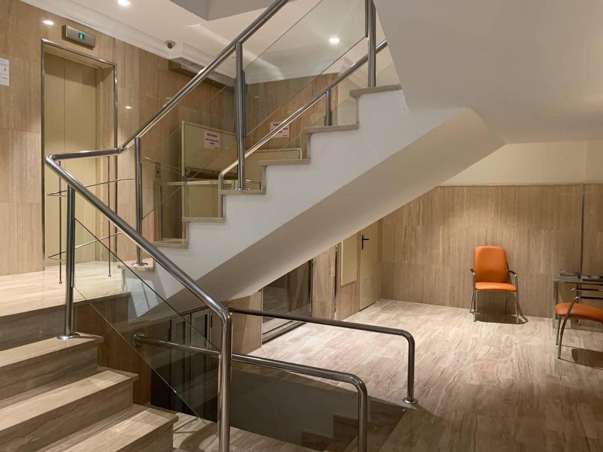 Homely Plaza Del Teatro Apartment *