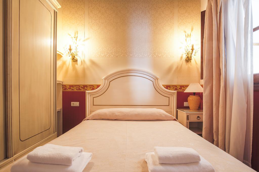 Casa De Mercedes 2* Malaga