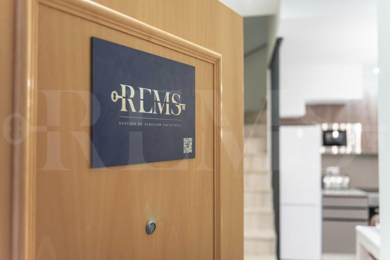 Apartment Lovely Duplex With Private Parking Near Center By Rems Malaga