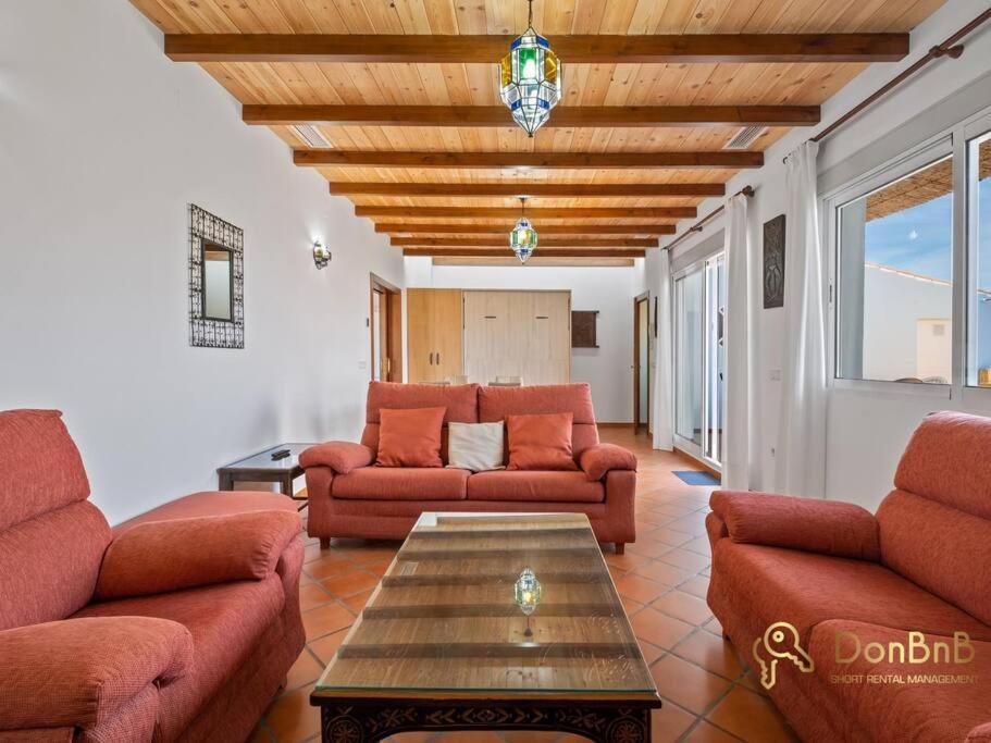 Casa Con 3 En El Tarajal Malaga