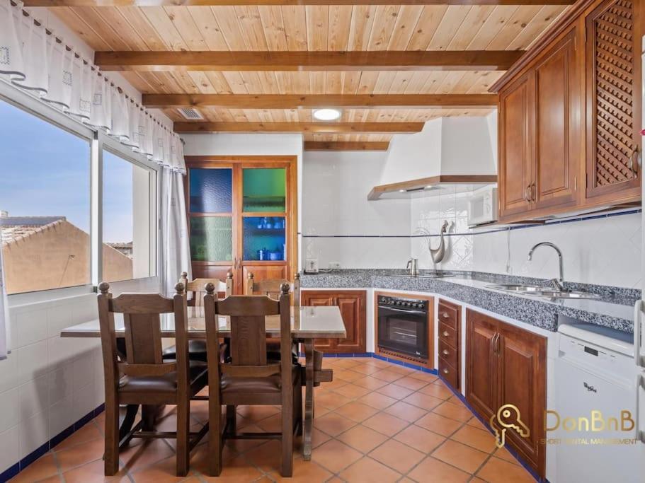 Casa Con 3 En El Tarajal Malaga