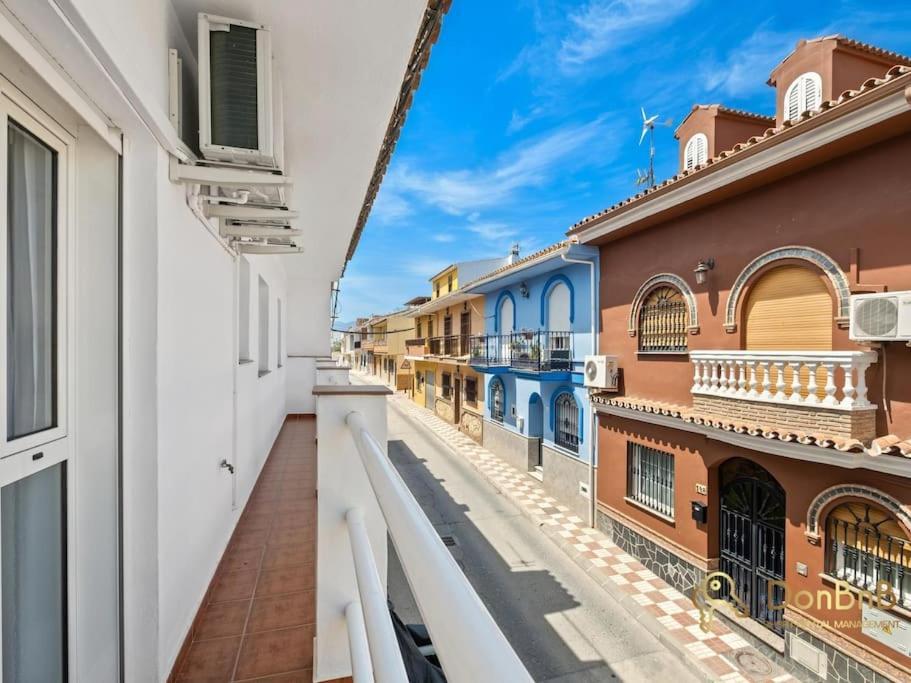 Casa Con 3 En El Tarajal * Malaga