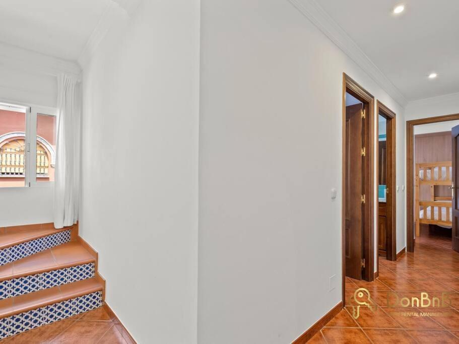 Casa Con 3 En El Tarajal Malaga