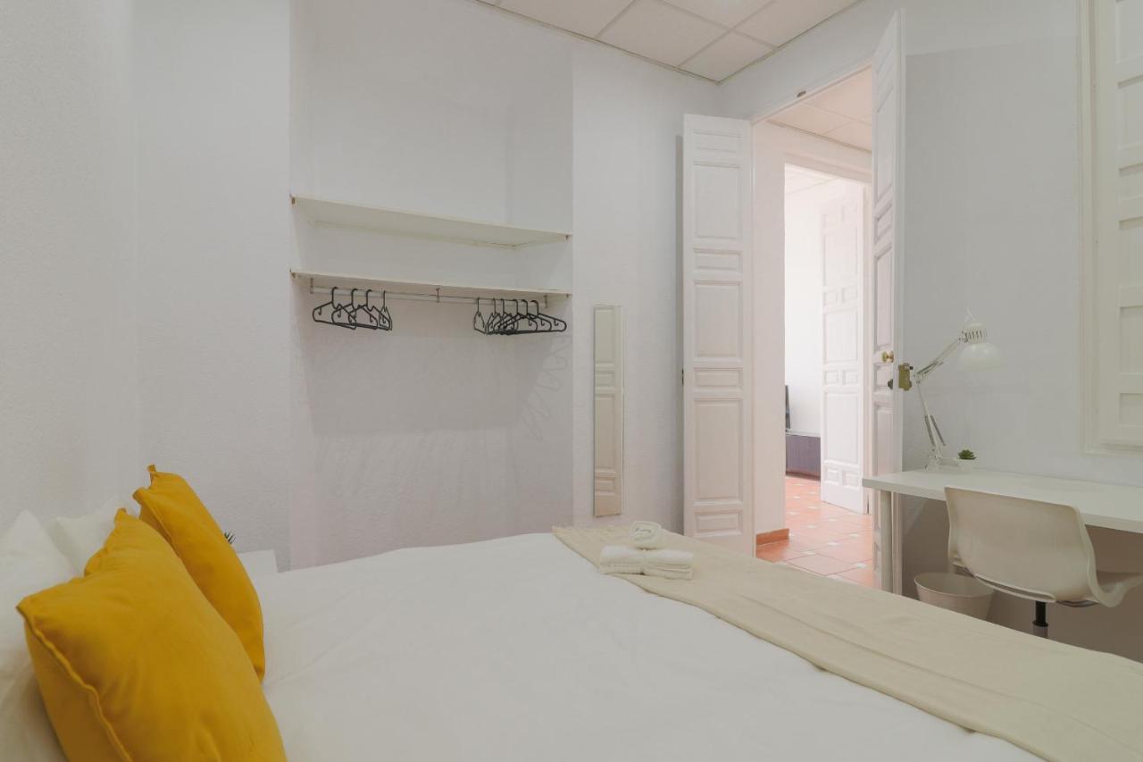 C67 - Shiny 6 Bedrooms In Plaza De La Merced Apartment Malaga