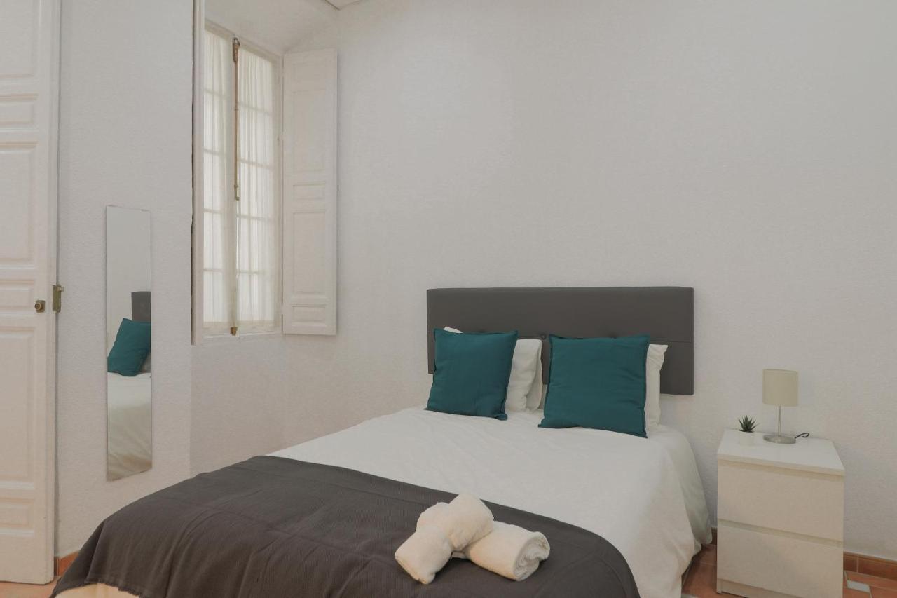 C67 - Shiny 6 Bedrooms In Plaza De La Merced Apartment