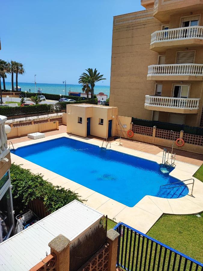 Casa Playa Guadalmar, Beautiful In Front Of The Sea, Wifi, Ac, Smart Tv, Private Parking Apartment