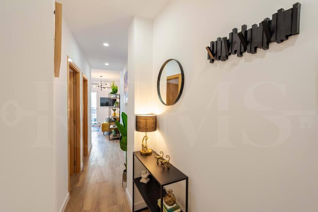 Penthouse With Private Jacuzzi & Rooftop - Center By Rems
