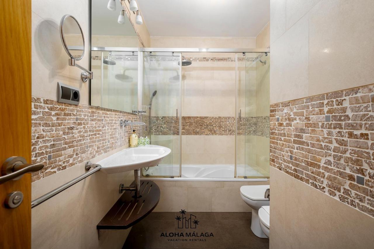 Apartment Lucila Beachfront Pedregalejo By Alohamalaga