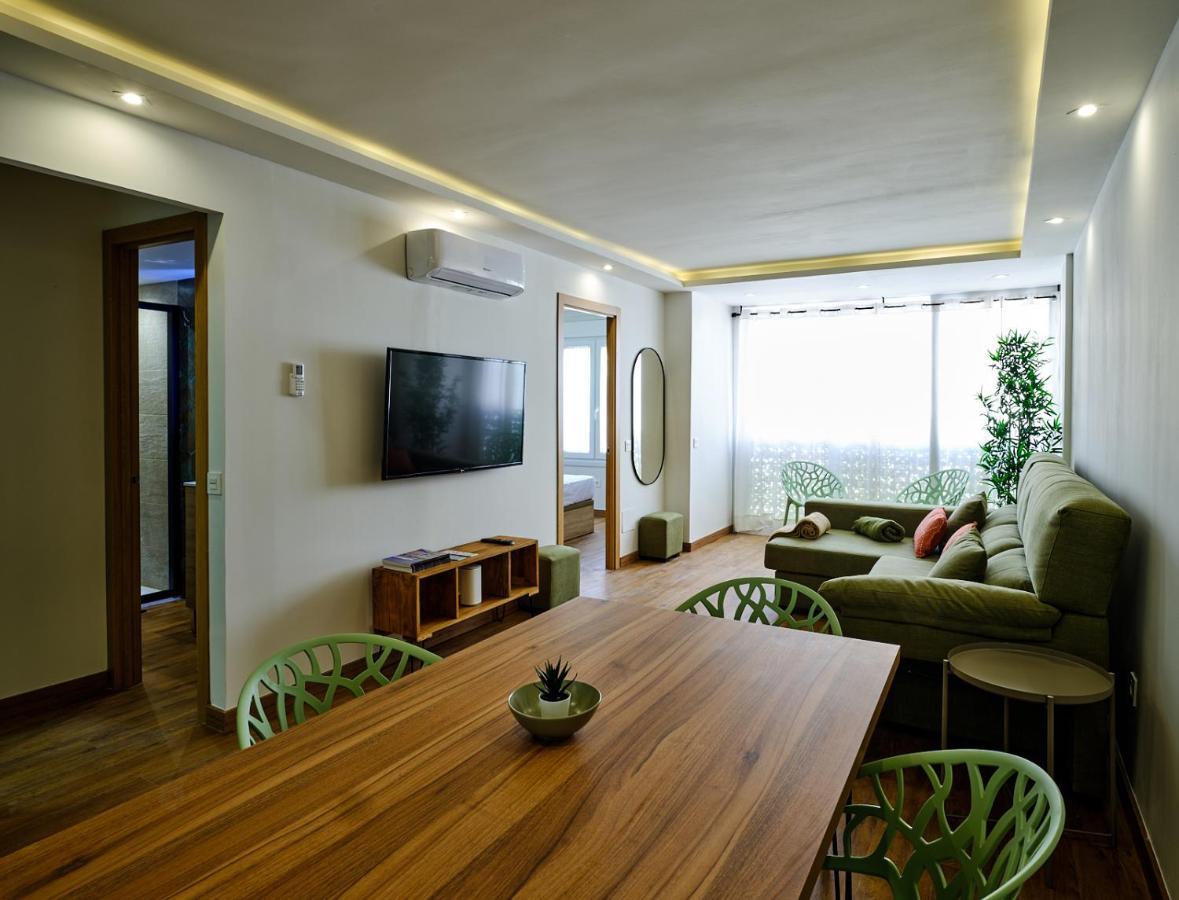 Leo Home- Bright & Centric 3 Bedrooms With Private Parking Included Apartment