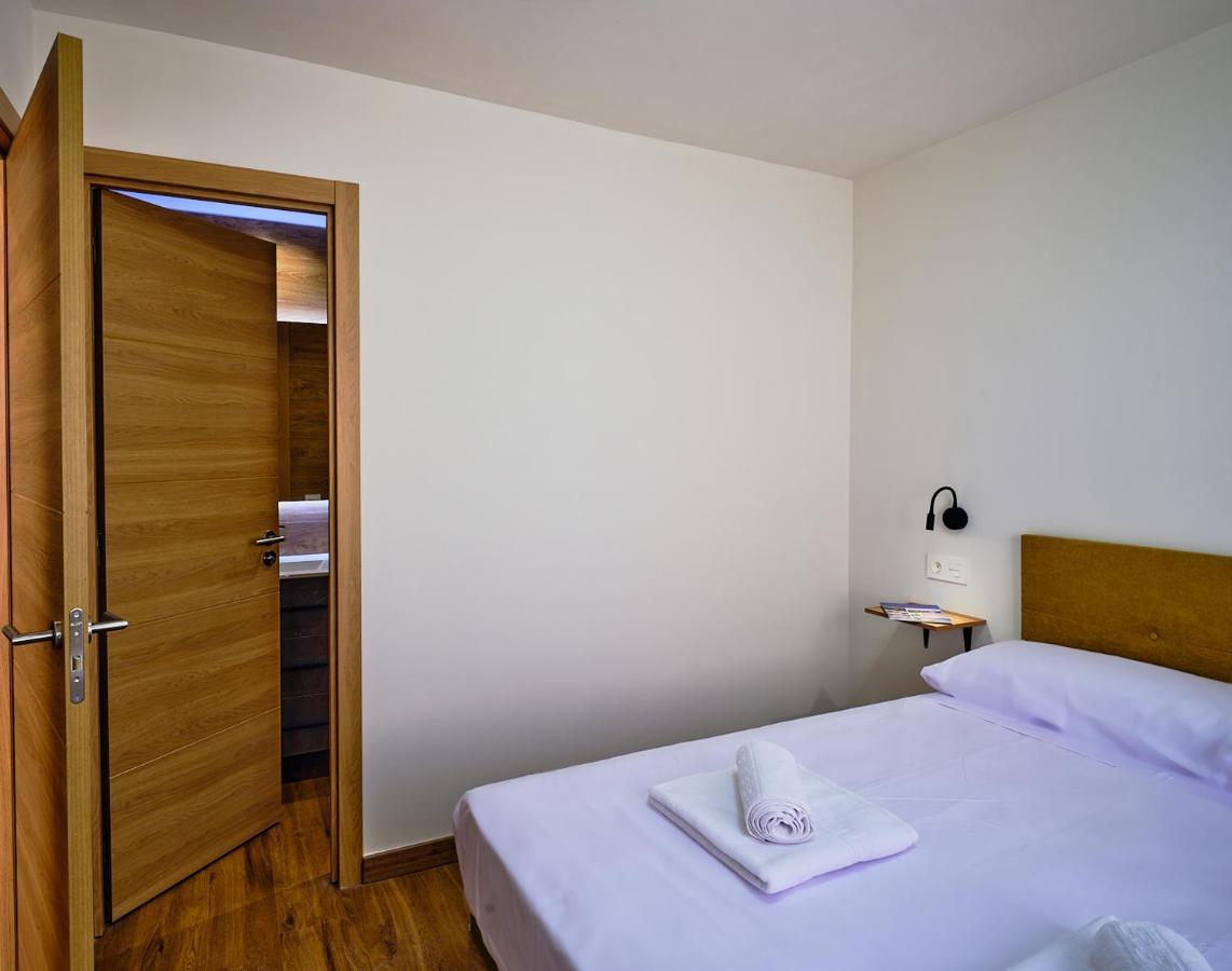 Leo Home- Bright & Centric 3 Bedrooms With Private Parking Included Apartment *