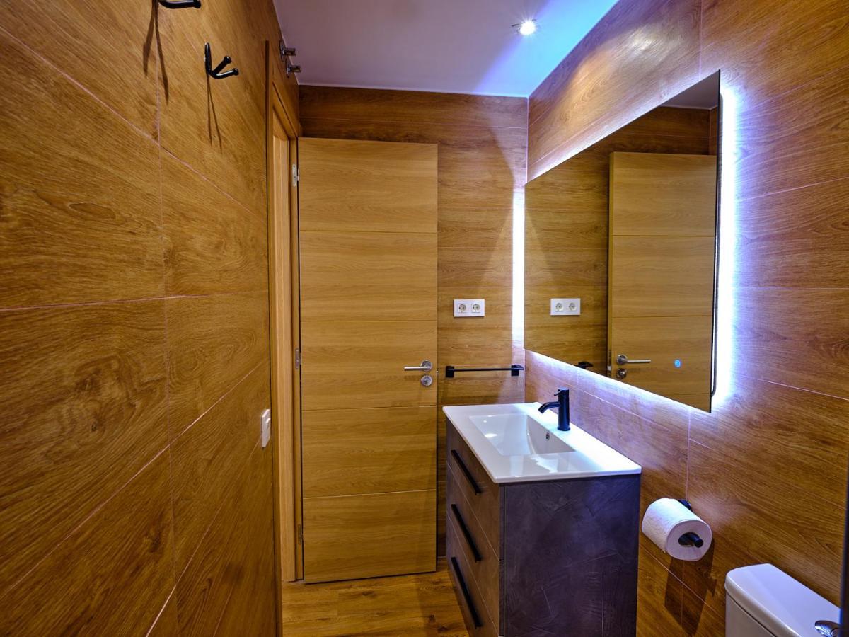 Leo Home- Bright & Centric 3 Bedrooms With Private Parking Included Apartment *