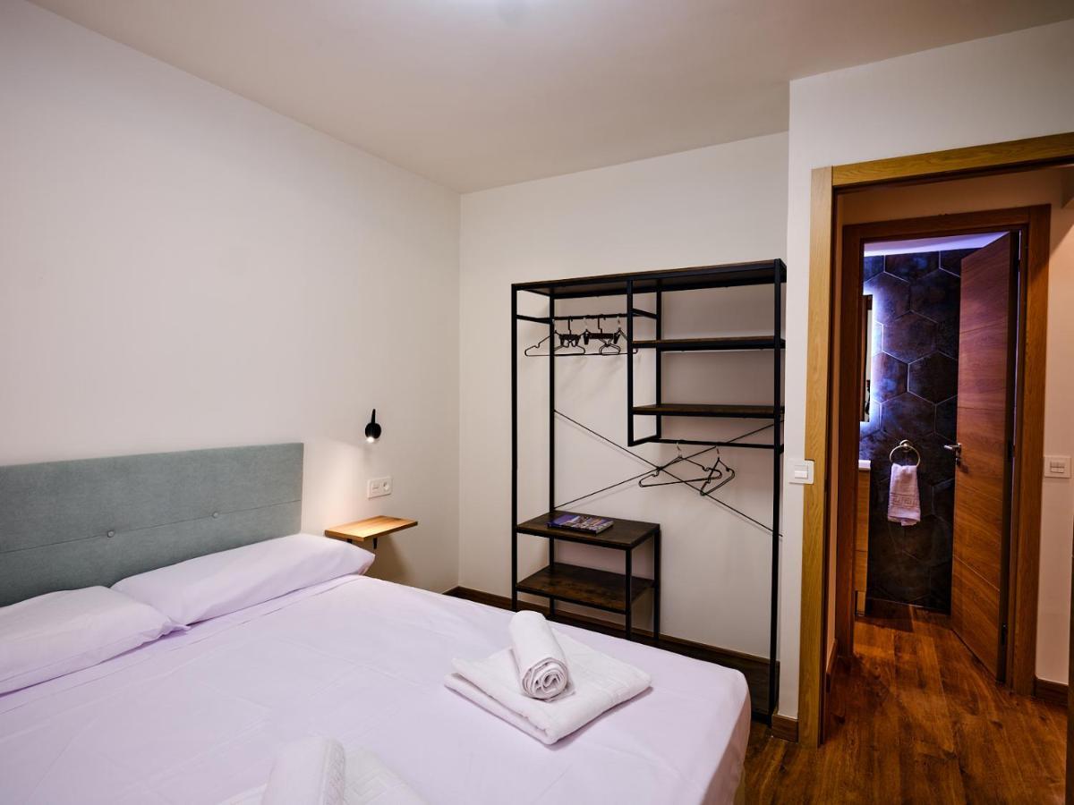 Leo Home- Bright & Centric 3 Bedrooms With Private Parking Included *