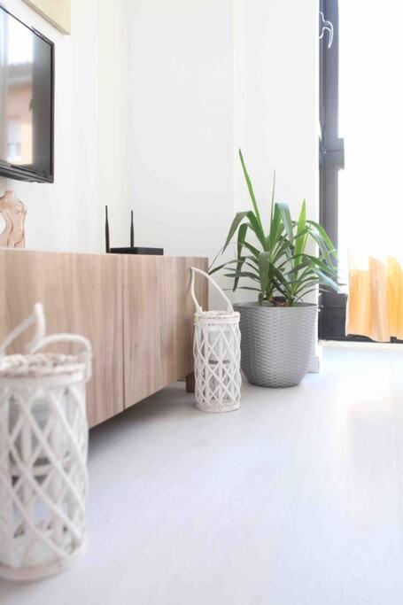 Stylish 2 Bedroom Next To Lamerced Plaza Apartment