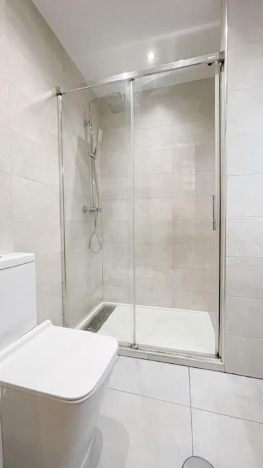 Apartment Stylish 2 Bedroom Next To Lamerced Plaza