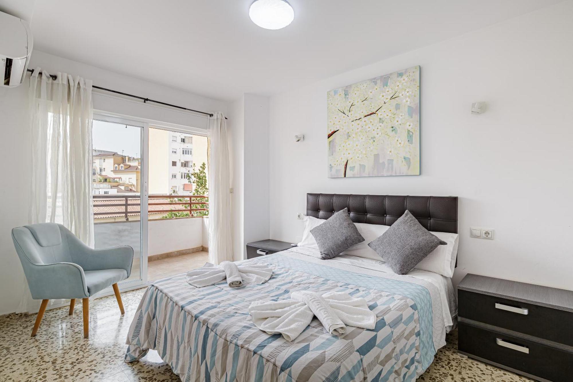 Piso Amplio Cerca Del Centro De Capital * Málaga