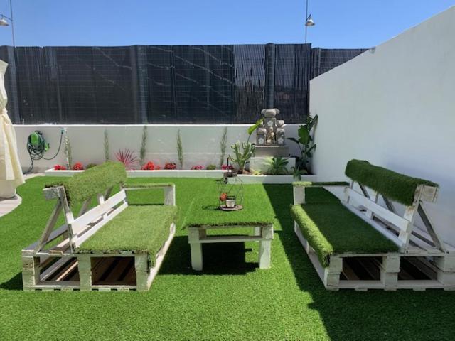 Bajo Con Jardin En Primera Linea De Playa Malaga